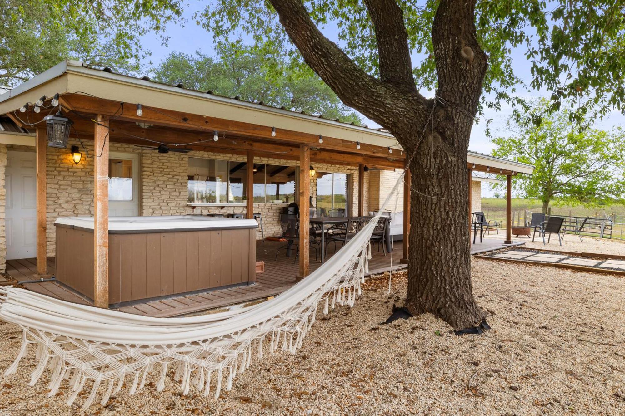 圣马科斯Farm Retreat With Jacuzzi, Fire Pit, Mini Goats, Mini Ponies And Mini Cows别墅 客房 照片